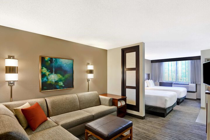 Room 21 of 38