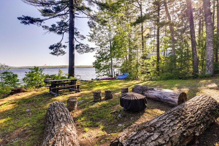 Waterfront Maine Vacation Rental w / Private Dock