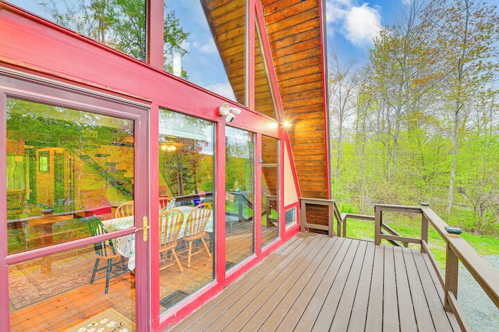 Walk to Ski Lift! Charming Hunter A-frame