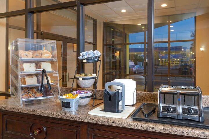 Breakfast/Coffee Service 28 of 32