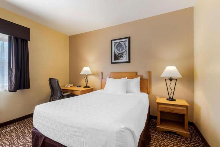 Turquoise Inn and Suites Cortez near Mesa Verde