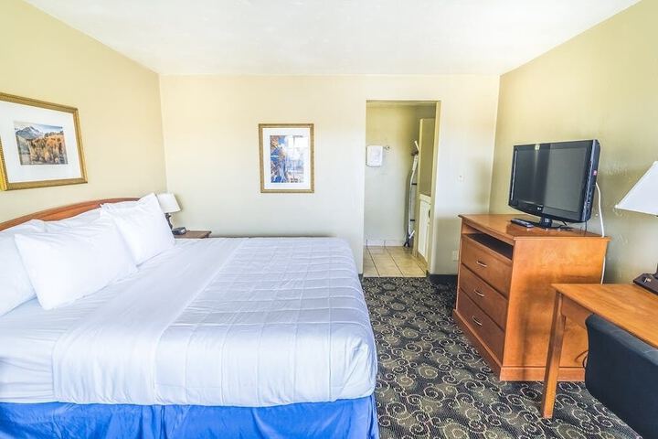 Room 33 of 46