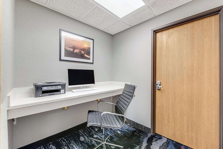 Business Center 40 of 40