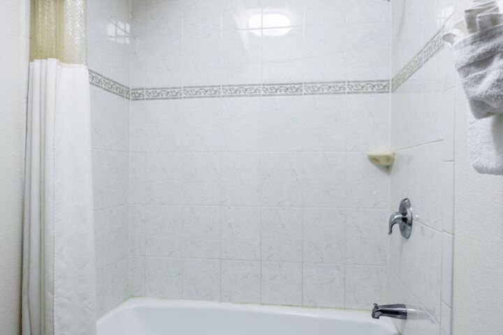 Room 10 of 17
