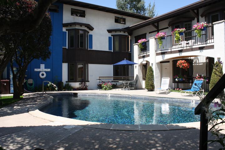 Pool 10 of 104