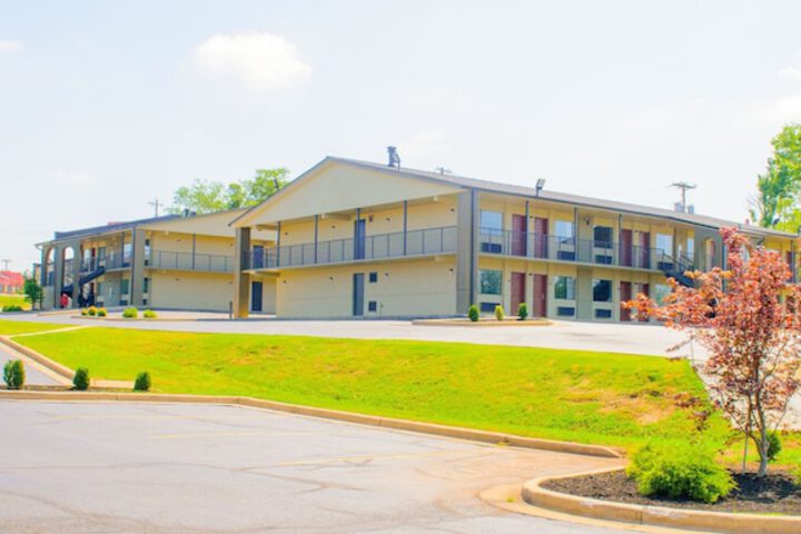 Clarion Pointe Athens I-65