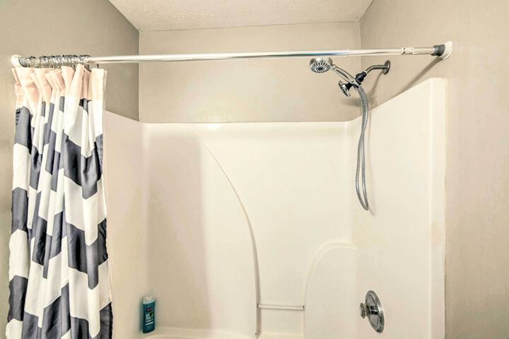 La Vergne Townhome: 22 Mi to Dtwn Nashville!