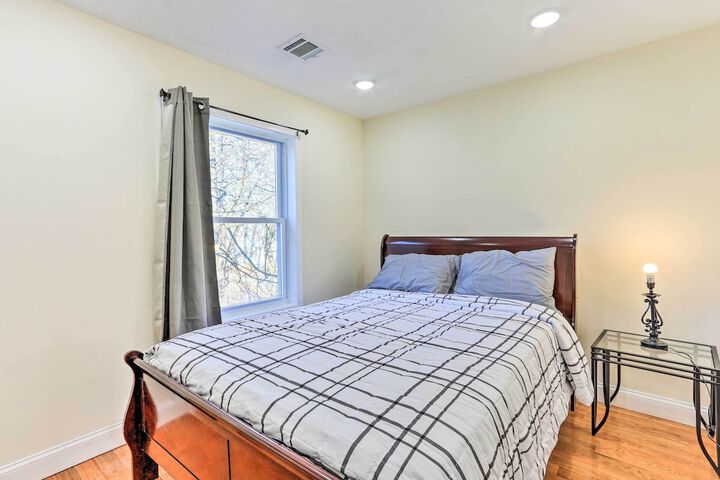 Bright Irvington Home 2 Mi to Prudential Center!