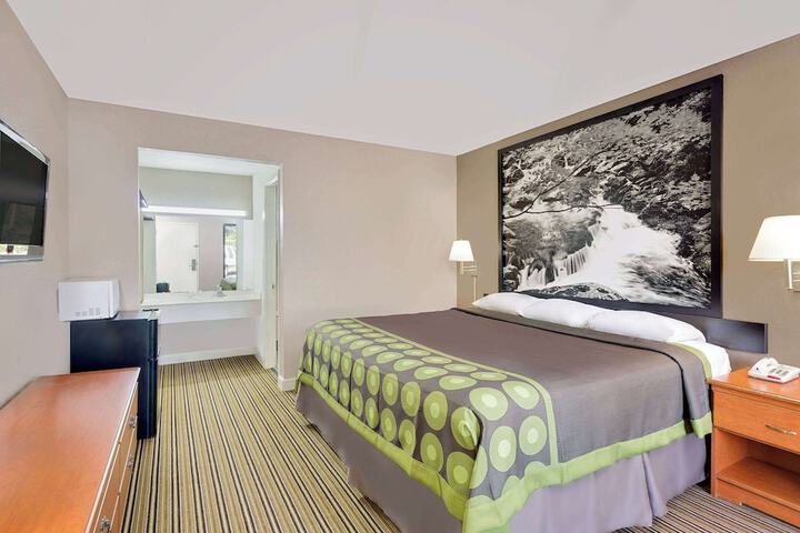 Super 8 by Wyndham Athens