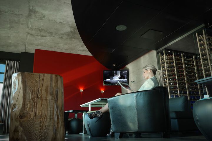 Lounge 47 of 69