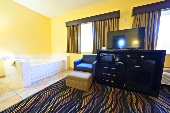 Rock Island Inn & Suites Streator IL