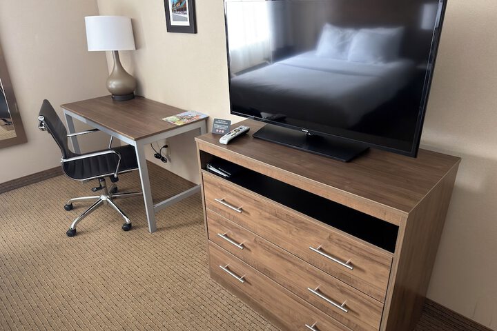 Wingate by Wyndham Utica