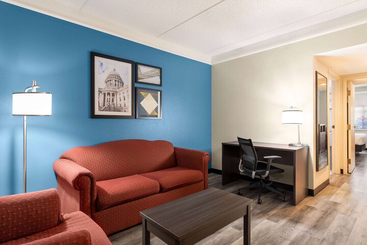 Room 26 of 39