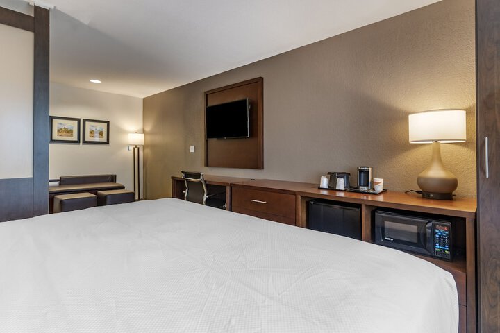 Room 12 of 32