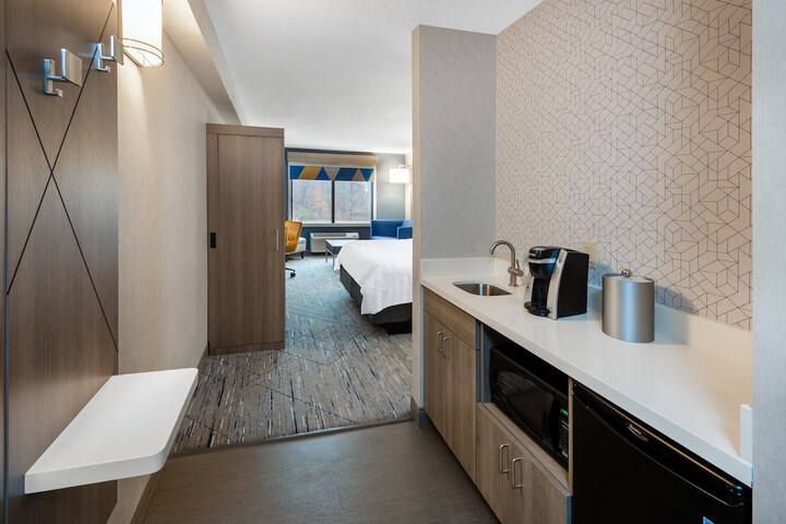 Room 10 of 47