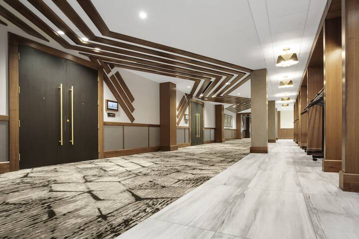 Crowne Plaza Lansing by IHG