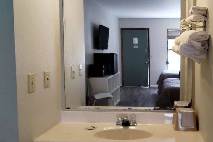 Room 9 of 27
