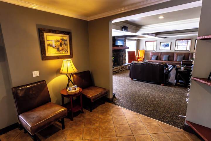 The Mammoth Creek Inn