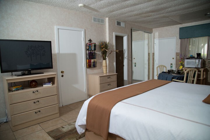 Room 53 of 79