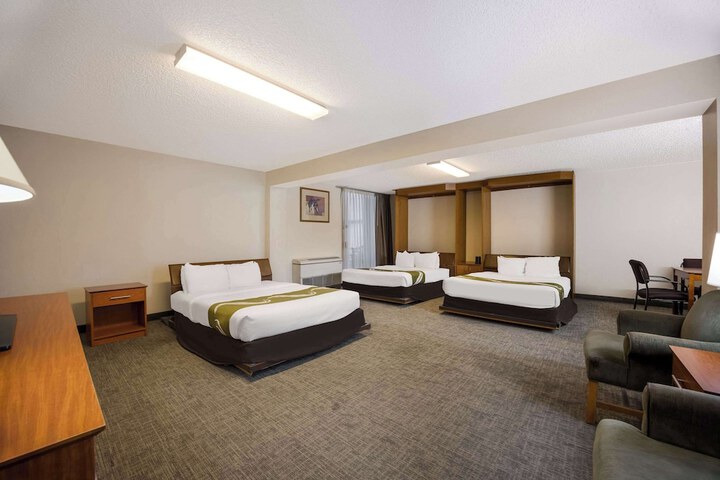 Room 42 of 76