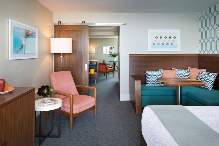 Room 10 of 60