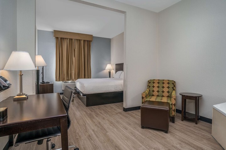 Room 9 of 15