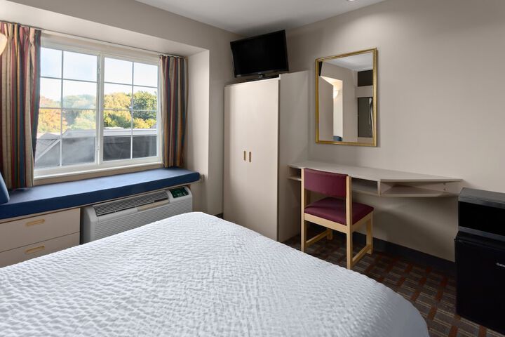 Room 35 of 43