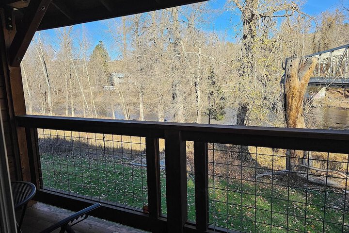 Methow River Lodge & Cabins