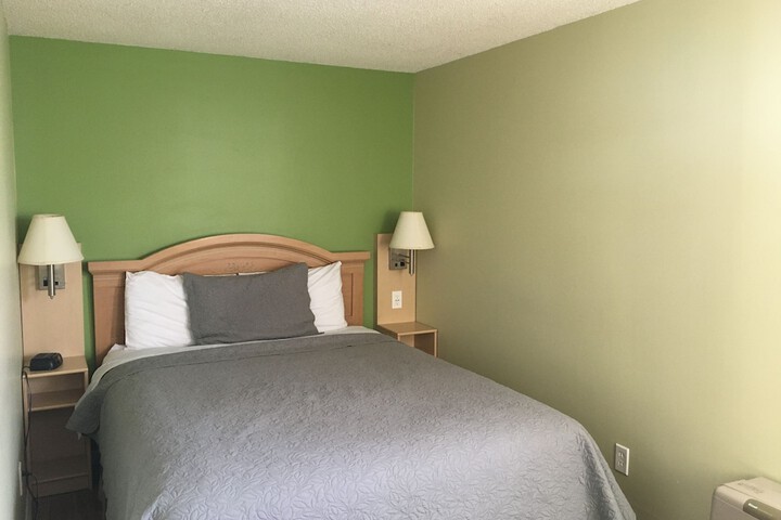 Room 72 of 94
