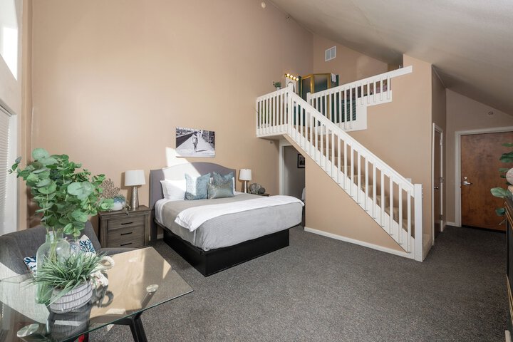 Room 27 of 176