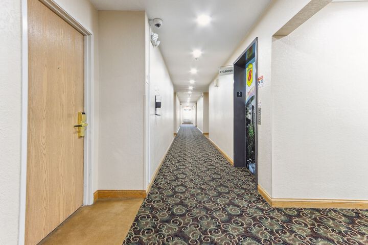 Ballroom/Hall 68 of 72