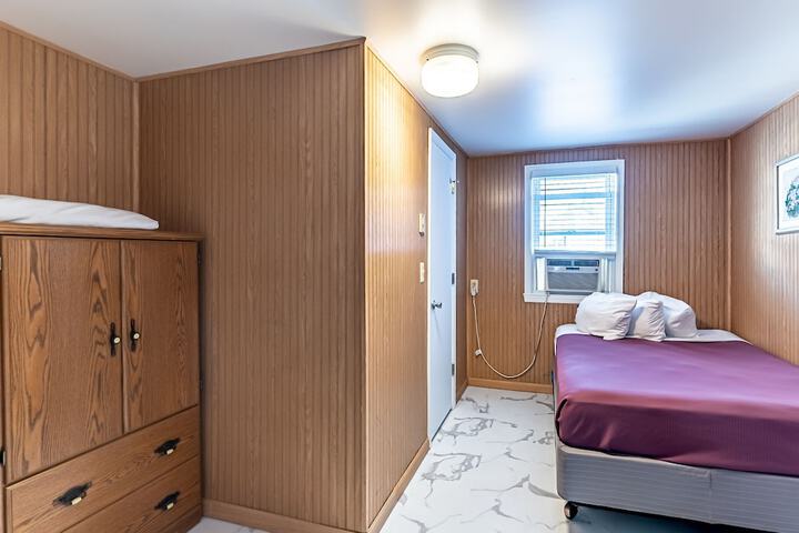 Room 29 of 61
