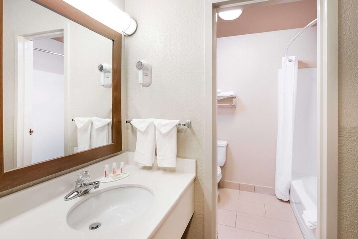 Room 15 of 21
