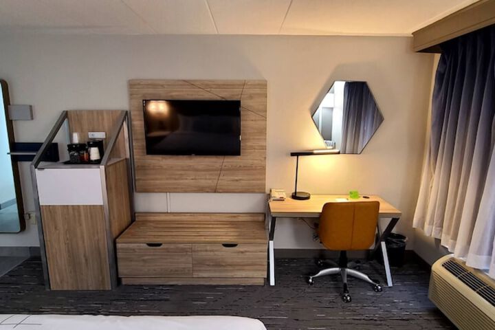 Room 32 of 53