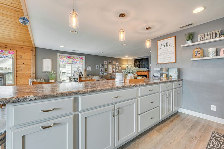 Anglers Cottage on Lake Cornelia: Pets Welcome!