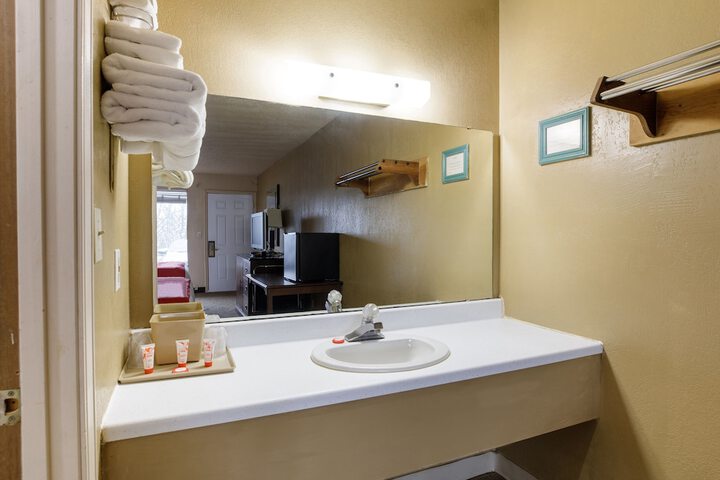 Room 15 of 28