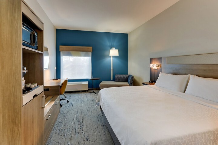 Room 14 of 60