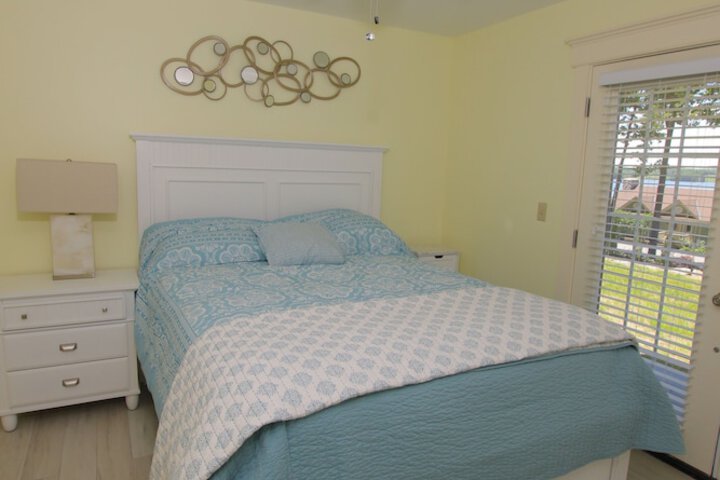 Room 204 of 373