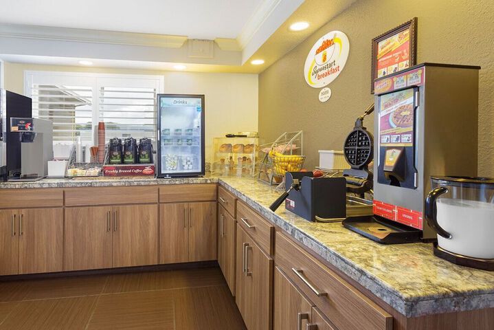 Super 8 by Wyndham Fortuna