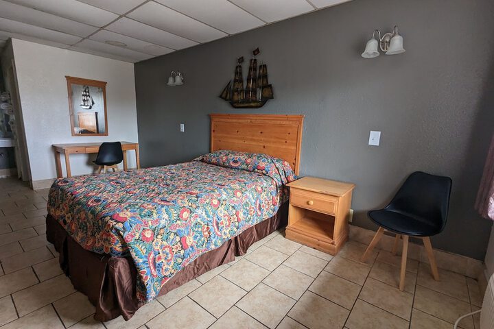 Room 9 of 13