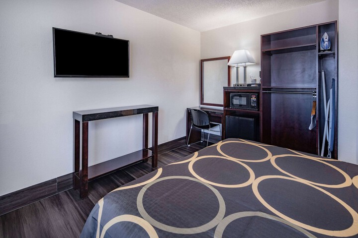 Room 25 of 43