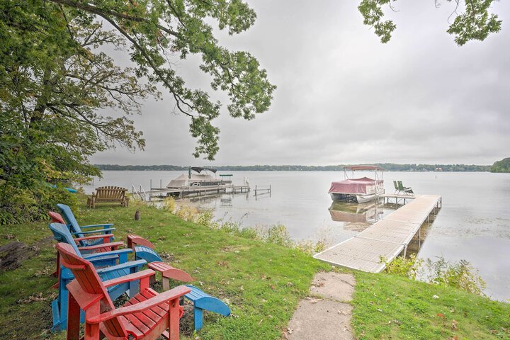 Spacious Lakehouse w / Deck Kayaks, & Dock!