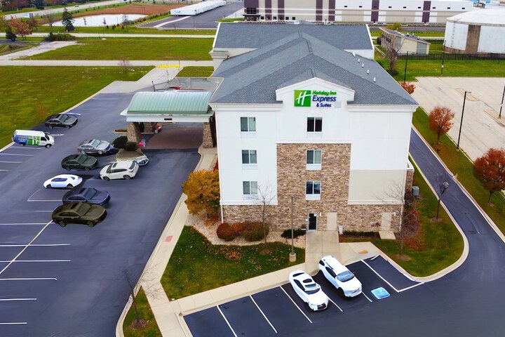 Holiday Inn Express & Suites Waukegan by IHG