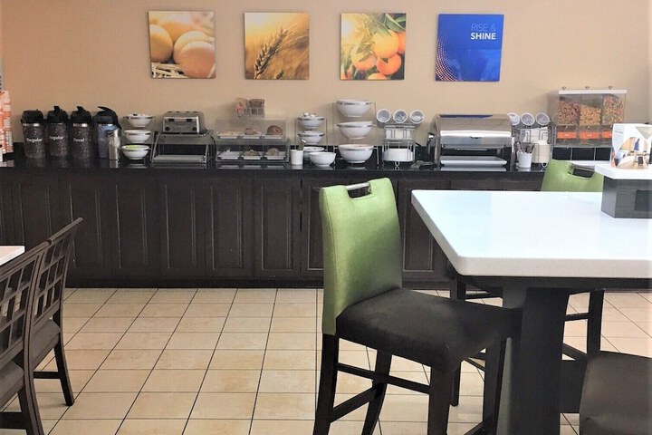 Breakfast/Coffee Service 21 of 23