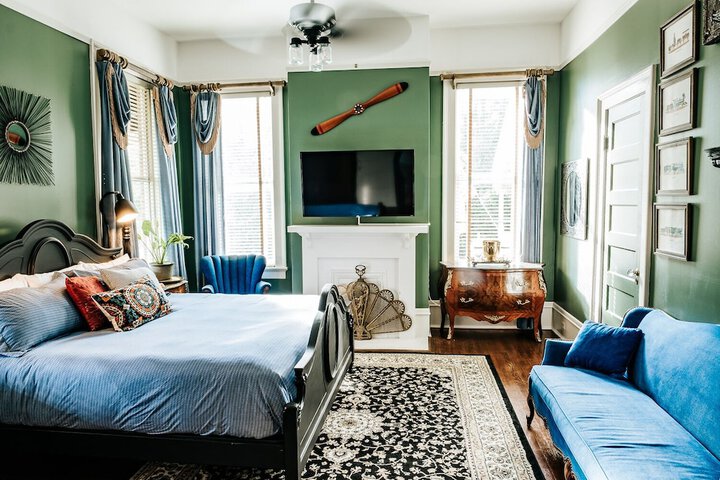Heritage House Bed & Breakfast - Boutique Adults-Only Inn