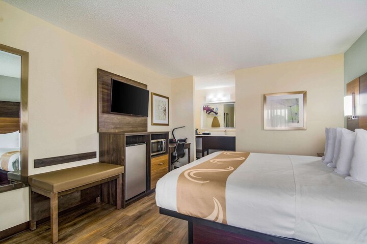 Room 14 of 37