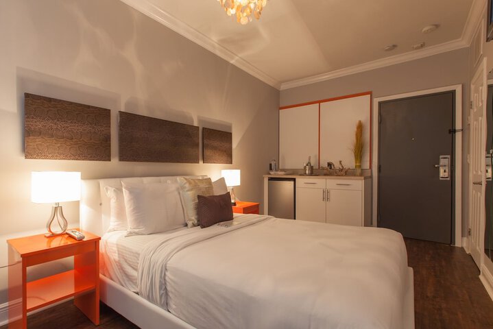 Room 17 of 43