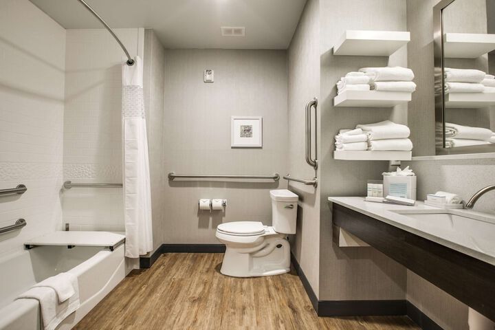 Hampton Inn & Suites Dallas / Ft. Worth Airport South