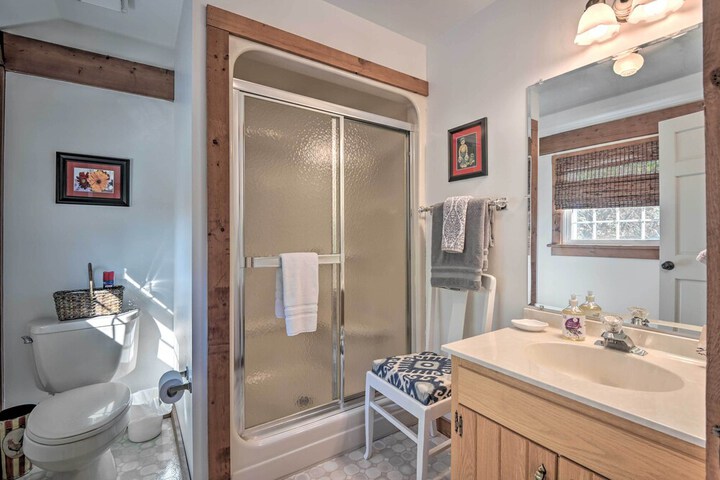 Lovettsville Cottage in Heart of Wine Country
