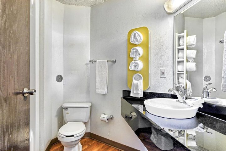 Room 32 of 36